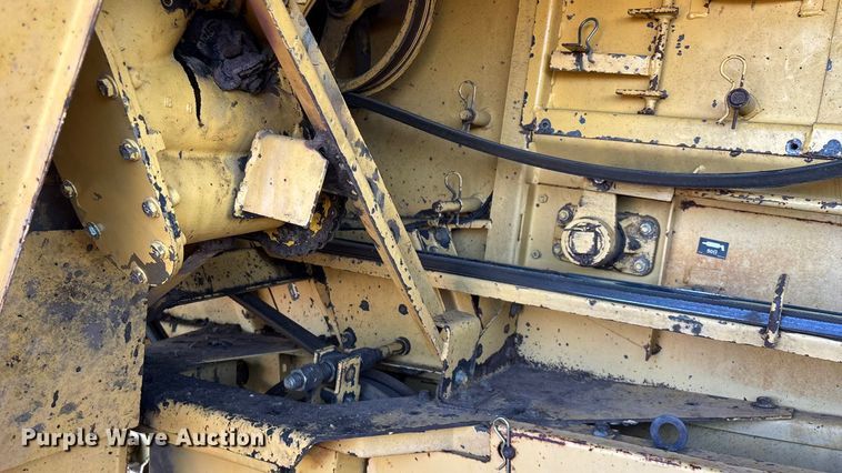 image for item EN5666 1999 New Holland TR 98  combine