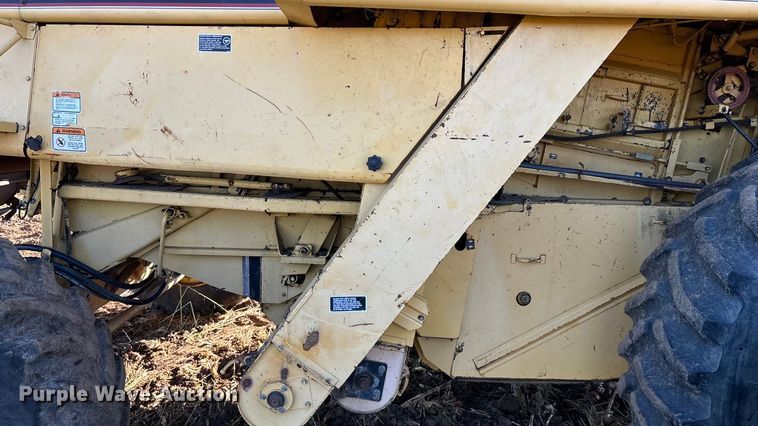 image for item EN5666 1999 New Holland TR 98  combine