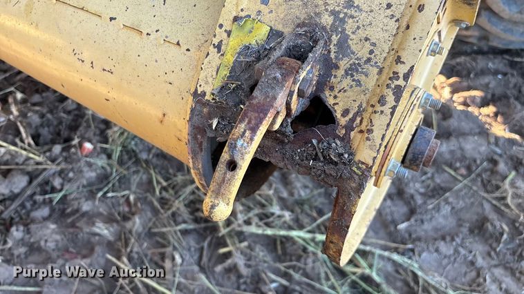 image for item EN5666 1999 New Holland TR 98  combine