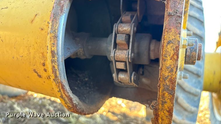 image for item EN5666 1999 New Holland TR 98  combine