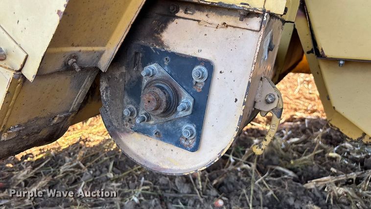 image for item EN5666 1999 New Holland TR 98  combine