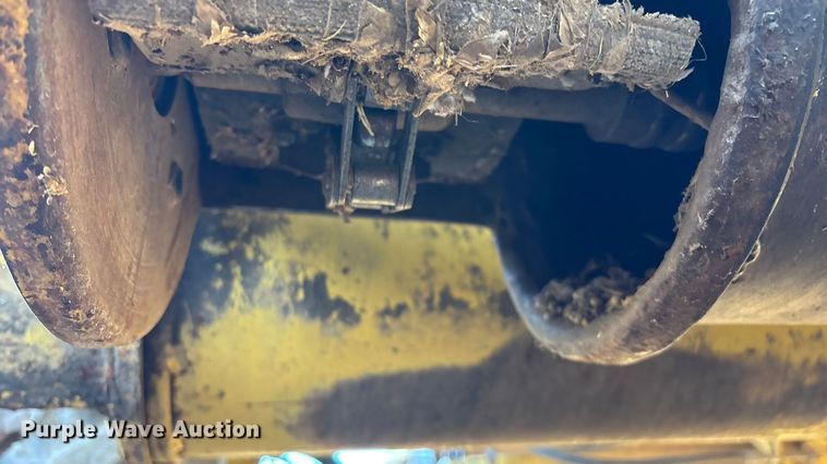 image for item EN5666 1999 New Holland TR 98  combine