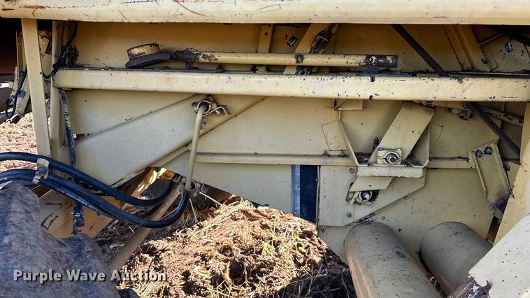 image for item EN5666 1999 New Holland TR 98  combine