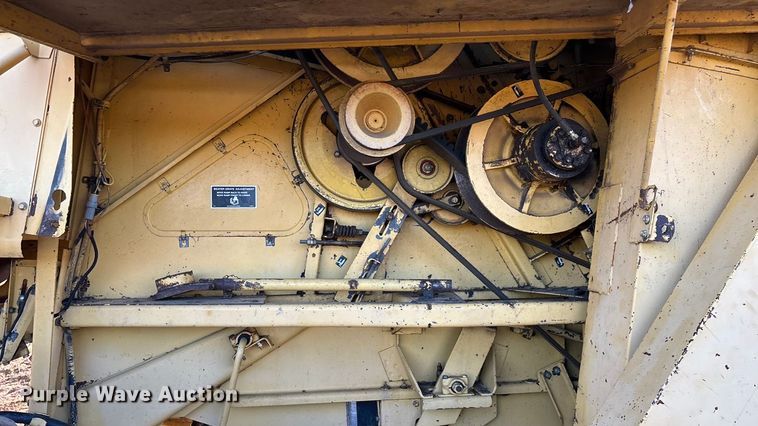 image for item EN5666 1999 New Holland TR 98  combine