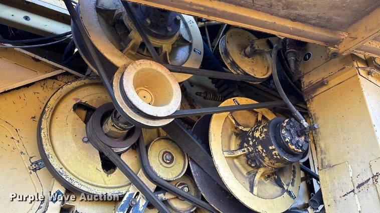 image for item EN5666 1999 New Holland TR 98  combine