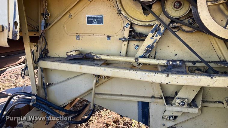 image for item EN5666 1999 New Holland TR 98  combine