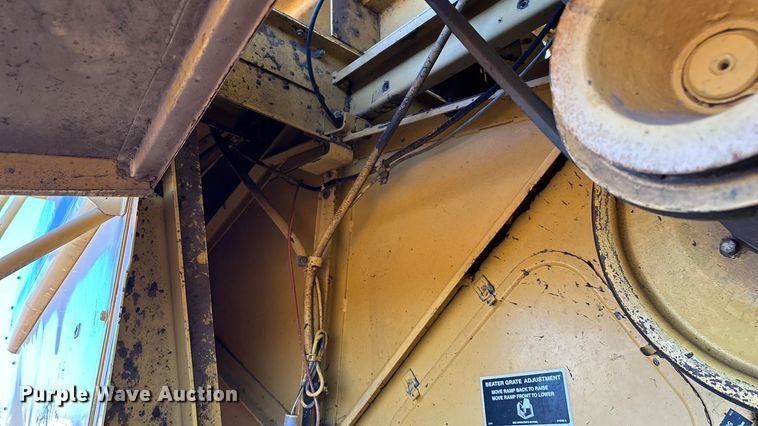 image for item EN5666 1999 New Holland TR 98  combine