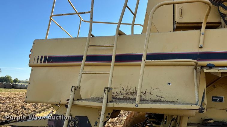 image for item EN5666 1999 New Holland TR 98  combine