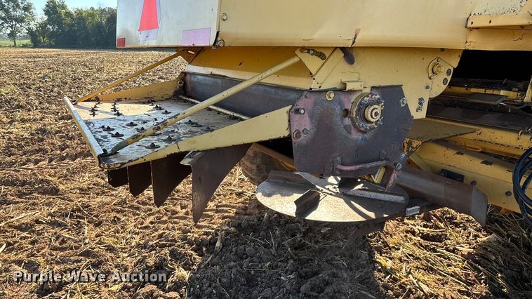 image for item EN5666 1999 New Holland TR 98  combine