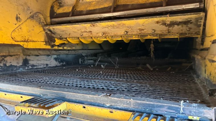 image for item EN5666 1999 New Holland TR 98  combine