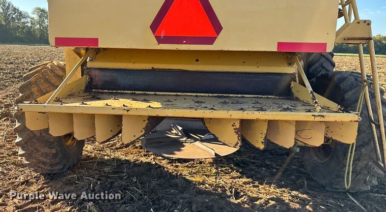 image for item EN5666 1999 New Holland TR 98  combine