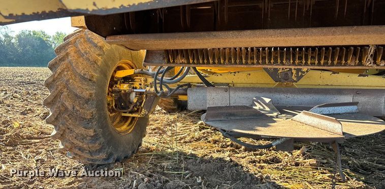 image for item EN5666 1999 New Holland TR 98  combine