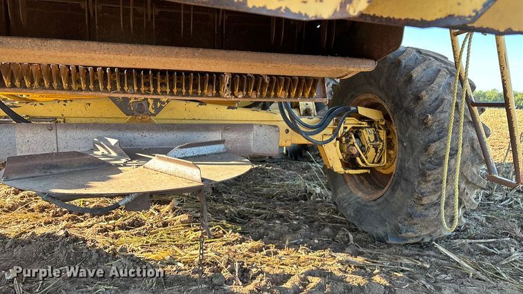 image for item EN5666 1999 New Holland TR 98  combine