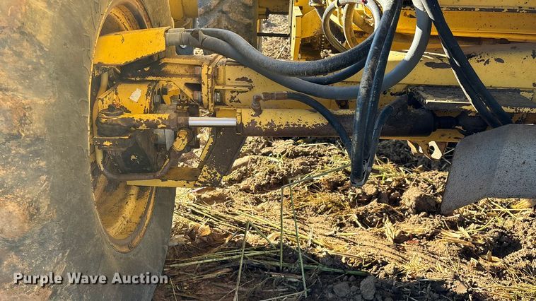 image for item EN5666 1999 New Holland TR 98  combine