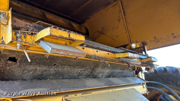 image for item EN5666 1999 New Holland TR 98  combine