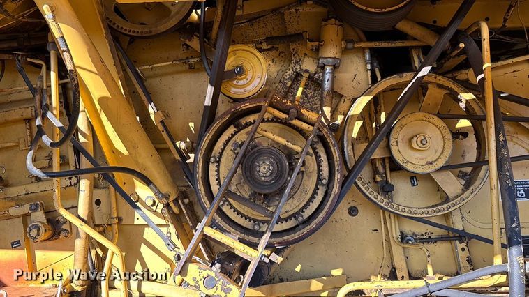 image for item EN5666 1999 New Holland TR 98  combine