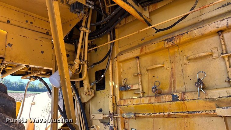 image for item EN5666 1999 New Holland TR 98  combine