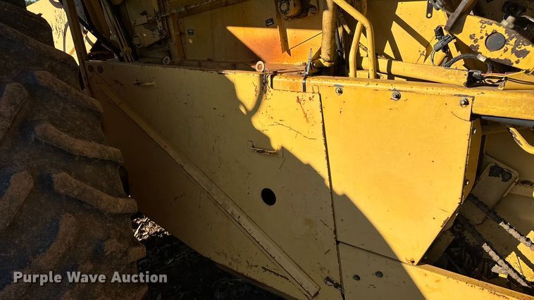 image for item EN5666 1999 New Holland TR 98  combine