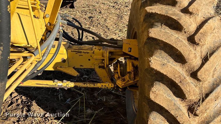 image for item EN5666 1999 New Holland TR 98  combine