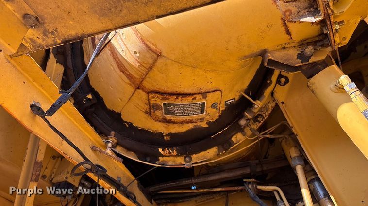 image for item EN5666 1999 New Holland TR 98  combine