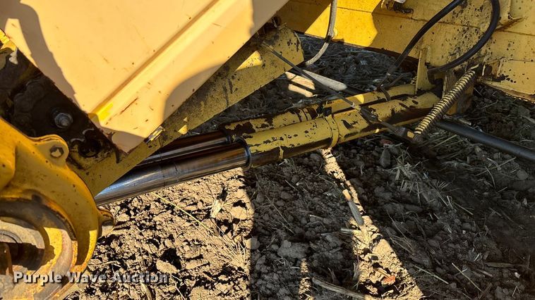 image for item EN5666 1999 New Holland TR 98  combine