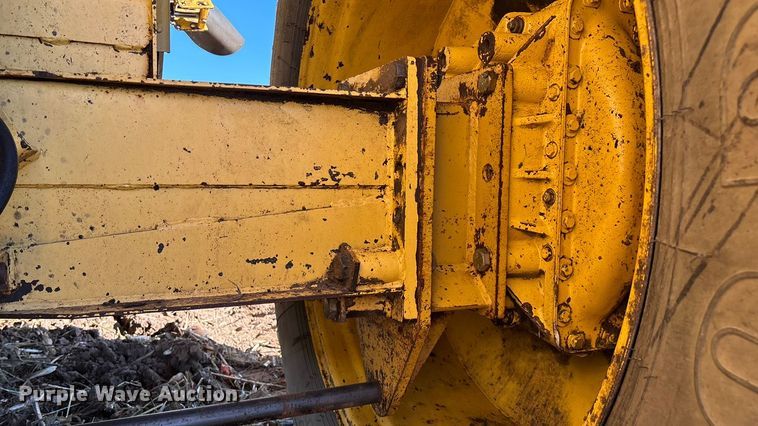 image for item EN5666 1999 New Holland TR 98  combine