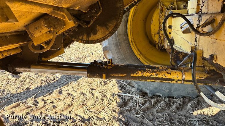 image for item EN5666 1999 New Holland TR 98  combine