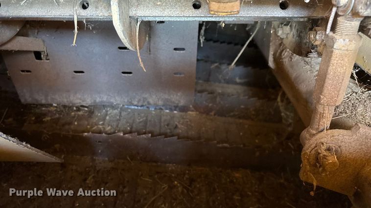 image for item EN5666 1999 New Holland TR 98  combine