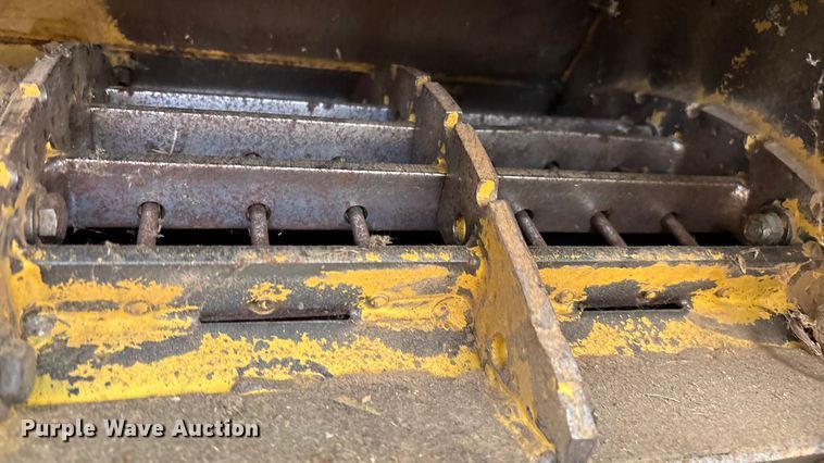 image for item EN5666 1999 New Holland TR 98  combine