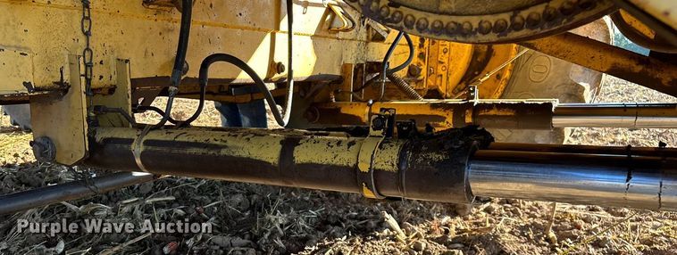 image for item EN5666 1999 New Holland TR 98  combine