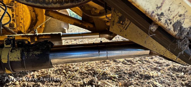 image for item EN5666 1999 New Holland TR 98  combine