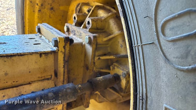 image for item EN5666 1999 New Holland TR 98  combine