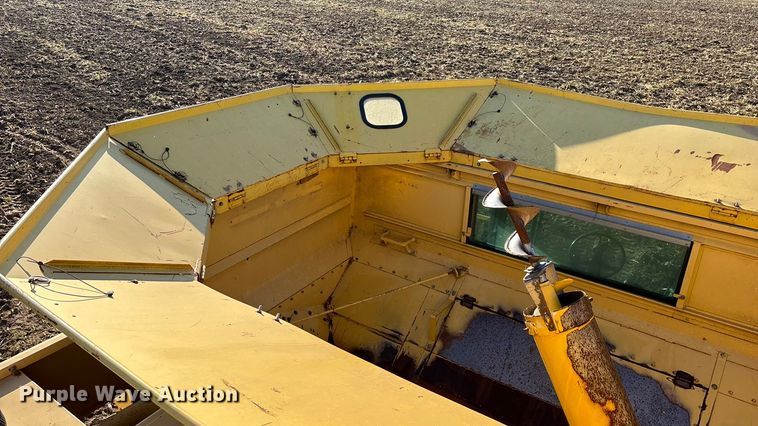 image for item EN5666 1999 New Holland TR 98  combine