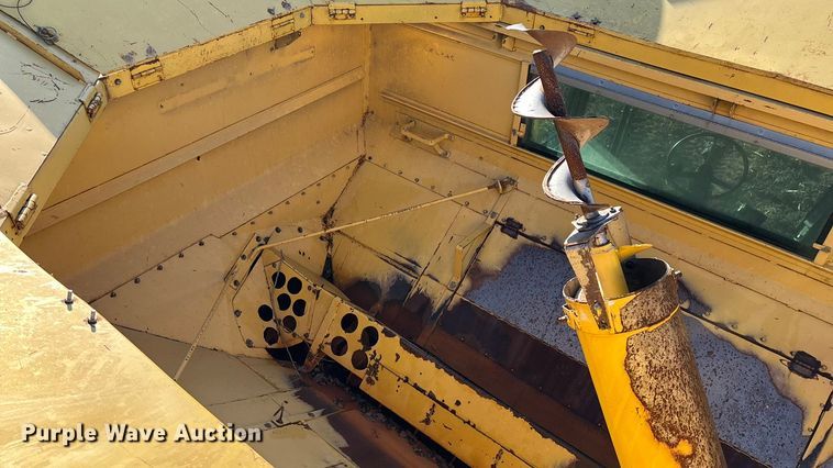 image for item EN5666 1999 New Holland TR 98  combine