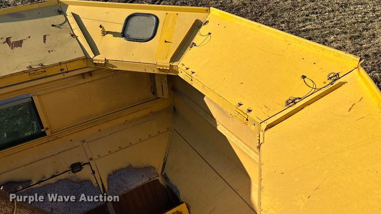 image for item EN5666 1999 New Holland TR 98  combine