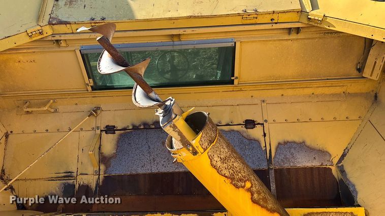 image for item EN5666 1999 New Holland TR 98  combine