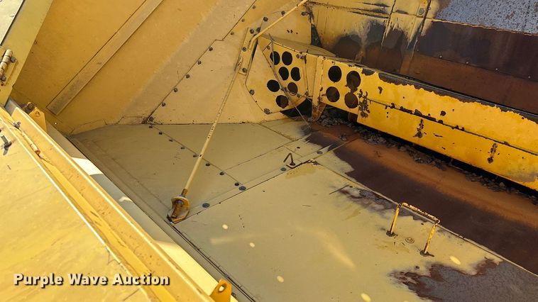 image for item EN5666 1999 New Holland TR 98  combine