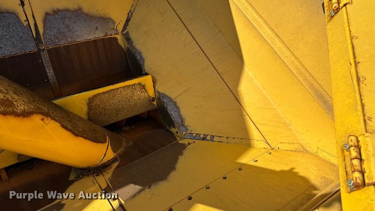 image for item EN5666 1999 New Holland TR 98  combine