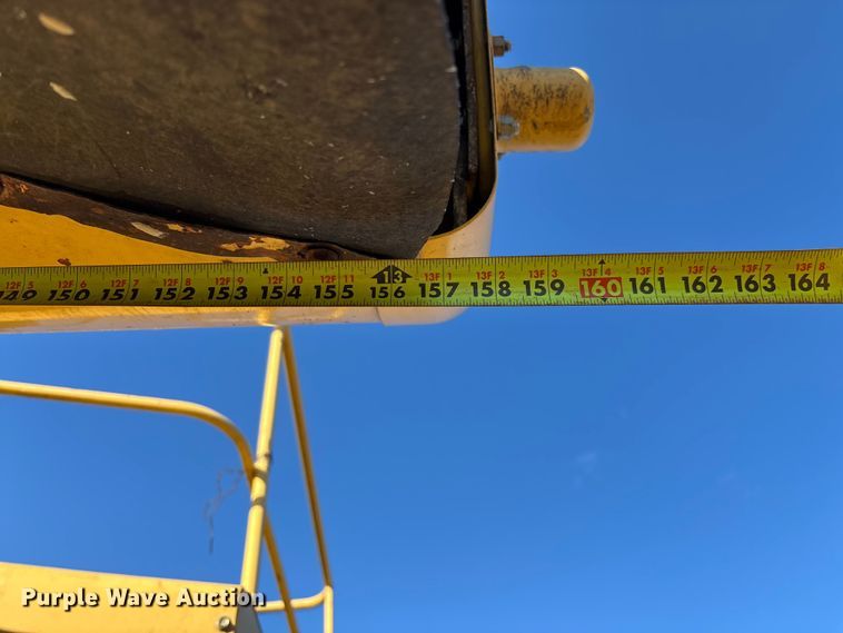 image for item EN5666 1999 New Holland TR 98  combine