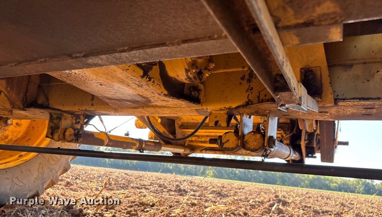 image for item EN5666 1999 New Holland TR 98  combine