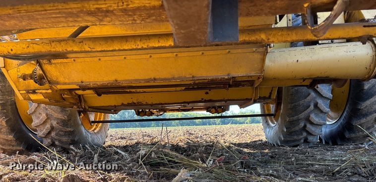 image for item EN5666 1999 New Holland TR 98  combine