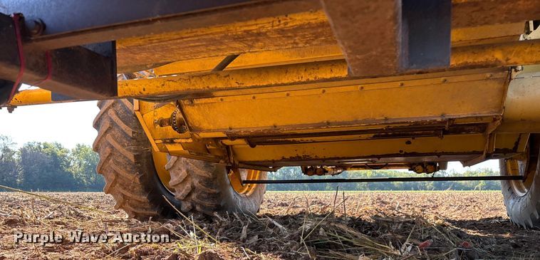 image for item EN5666 1999 New Holland TR 98  combine