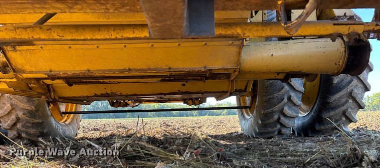 image for item EN5666 1999 New Holland TR 98  combine