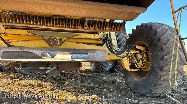 image for item EN5666 1999 New Holland TR 98  combine