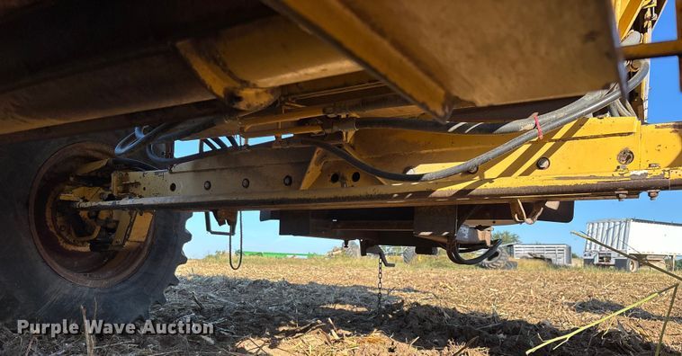 image for item EN5666 1999 New Holland TR 98  combine