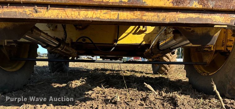 image for item EN5666 1999 New Holland TR 98  combine