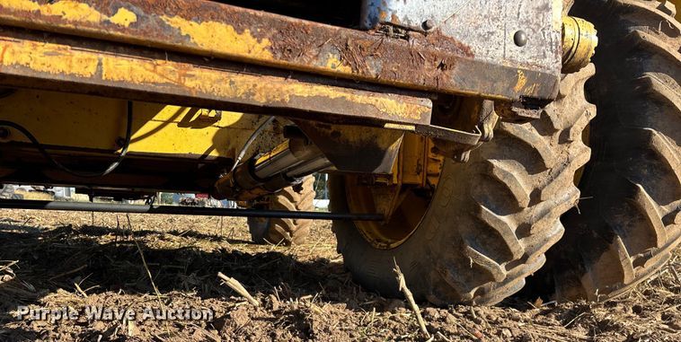 image for item EN5666 1999 New Holland TR 98  combine