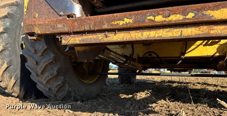 image for item EN5666 1999 New Holland TR 98  combine