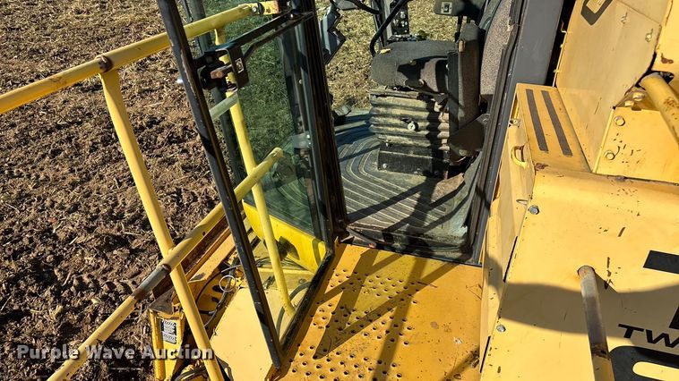 image for item EN5666 1999 New Holland TR 98  combine