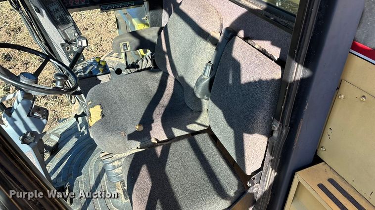 image for item EN5666 1999 New Holland TR 98  combine